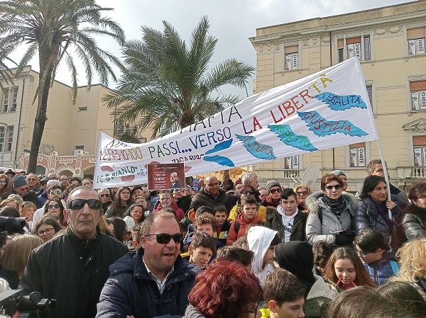 gratteri manifestazione 600